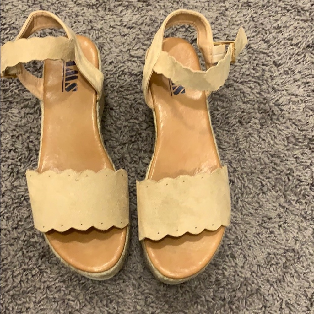 Nude Wedges